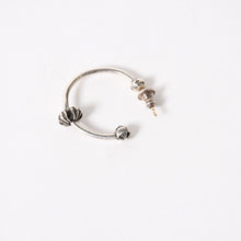 Load image into Gallery viewer, 極美品 CHROME HEARTS クロムハーツ SPINNER HOOP MINI CH スピナー フープミニ ピアス シルバー925 3.6g 中古 4a005580