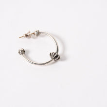 Load image into Gallery viewer, 極美品 CHROME HEARTS クロムハーツ SPINNER HOOP MINI CH スピナー フープミニ ピアス シルバー925 3.6g 中古 4a005580