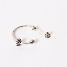 Load image into Gallery viewer, 極美品 CHROME HEARTS クロムハーツ SPINNER HOOP MINI CH スピナー フープミニ ピアス シルバー925 3.6g 中古 4a005580
