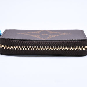 New and unused LOUIS VUITTON Monogram Giant Zippy Coinverse M69354 Monogram Giant Canvas Used 4a005620