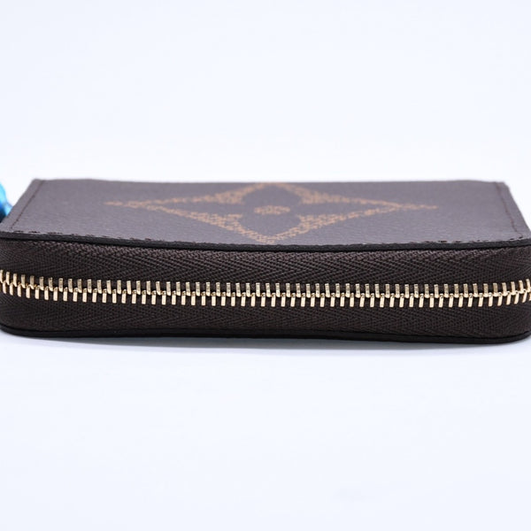 New and unused LOUIS VUITTON Monogram Giant Zippy Coinverse M69354 Monogram Giant Canvas Used 4a005620