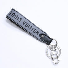 将图片加载到图库查看器，極美品 LOUIS VUITTON ルイヴィトン ドラゴンヌ キャピタルLV キーホルダー モノグラム エクリプスキャンバス M00337 グレー 中古 4a005621