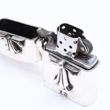将图片加载到图库查看器，CHROME HEARTS クロムハーツ ZIPPO LIGHTERZ V4 V4 スモールCHクロス ジッポライター LA限定 重量約137.75g シルバー 美品 中古 4a005772