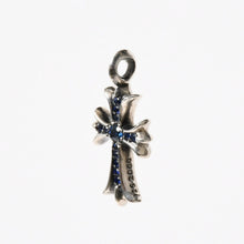 将图片加载到图库查看器，極美品 CHROME HEARTS クロムハーツ TNY CRSF P/SAP タイニーファットクロス パヴェサファイア チャーム 重量約6.14g シルバー925 中古 4a005599