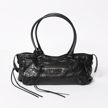 Load image into Gallery viewer, 極美品 BALENCIAGA バレンシアガ Le Cityn East-West アリーナ ラムスキン ブラスハードウェア 8457042 ブラック シルバー金具 中古 4a005472