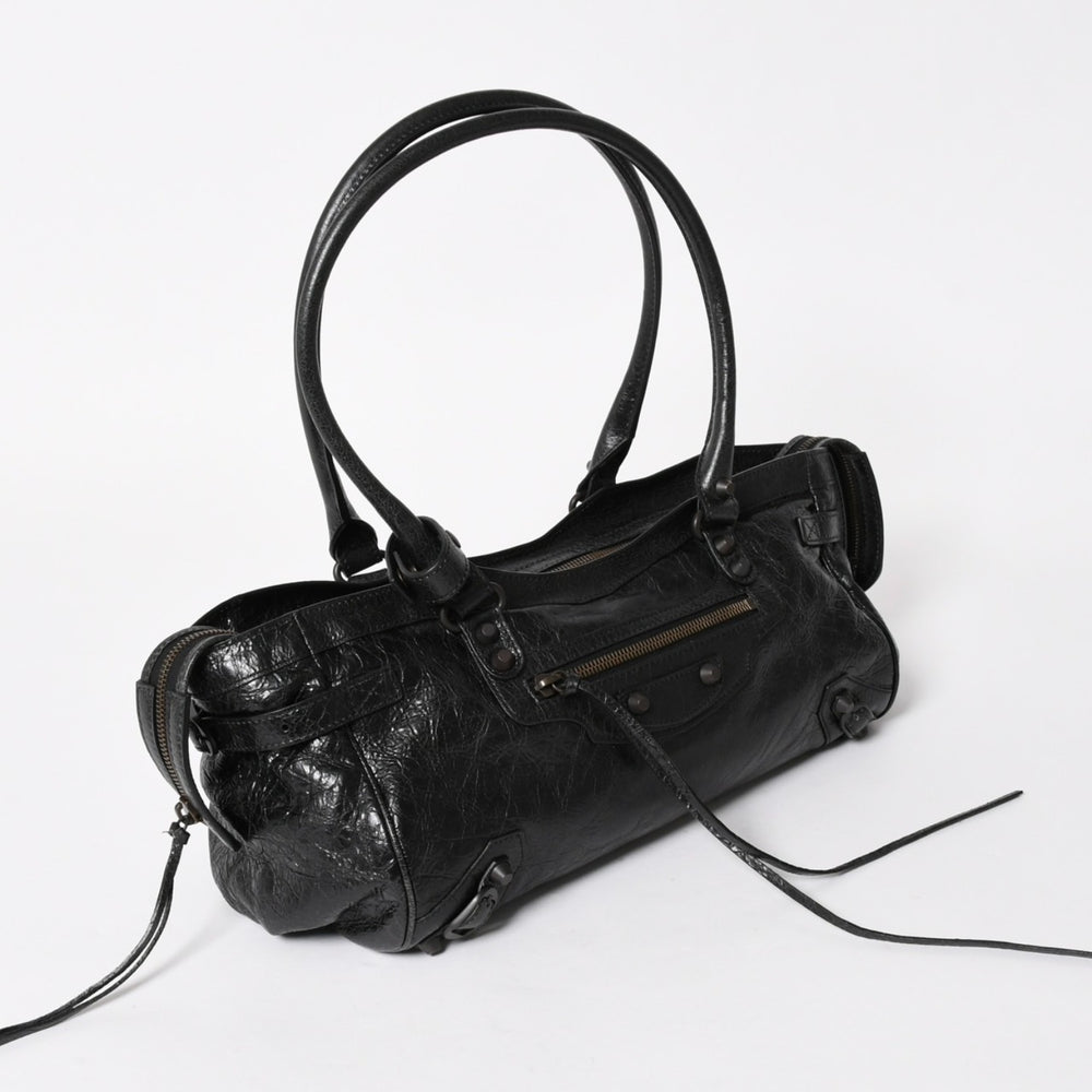 Very Good Condition BALENCIAGA Le Cityn East-West Arena Lambskin Brass Hardware 8457042 Black Silver Hardware Used 4a005472