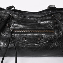 Load image into Gallery viewer, 極美品 BALENCIAGA バレンシアガ Le Cityn East-West アリーナ ラムスキン ブラスハードウェア 8457042 ブラック シルバー金具 中古 4a005472