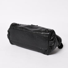 Load image into Gallery viewer, 極美品 BALENCIAGA バレンシアガ Le Cityn East-West アリーナ ラムスキン ブラスハードウェア 8457042 ブラック シルバー金具 中古 4a005472