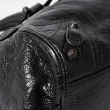 Load image into Gallery viewer, 極美品 BALENCIAGA バレンシアガ Le Cityn East-West アリーナ ラムスキン ブラスハードウェア 8457042 ブラック シルバー金具 中古 4a005472
