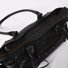 Load image into Gallery viewer, 極美品 BALENCIAGA バレンシアガ Le Cityn East-West アリーナ ラムスキン ブラスハードウェア 8457042 ブラック シルバー金具 中古 4a005472