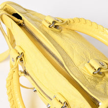 Load image into Gallery viewer, 極美品 BALENCIAGA バレンシアガ Le City レ シティ バッグ スモール 2WAYバッグ 7977892 アリーナラムスキン イエロ シルバー金具 中古 4a005463