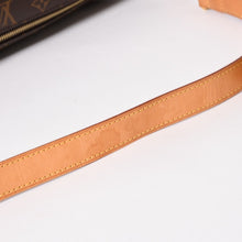 画像をギャラリービューアに読み込む, 極美品 LOUIS VUITTON ルイ ヴィトン バムバッグMM ショルダーバッグ M43644 ブラウン モノグラムキャンバス レザー ゴールド金具 中古 4a005649
