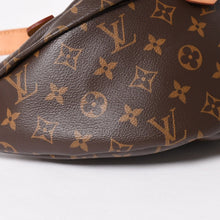 画像をギャラリービューアに読み込む, 極美品 LOUIS VUITTON ルイ ヴィトン バムバッグMM ショルダーバッグ M43644 ブラウン モノグラムキャンバス レザー ゴールド金具 中古 4a005649