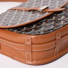 Load image into Gallery viewer, 極美品 GOYARD ゴヤール ベルヴェデーレPM クロスボディバッグ ブラウン PVCコーティングキャンバス レザー シルバー金具 中古 4a005655