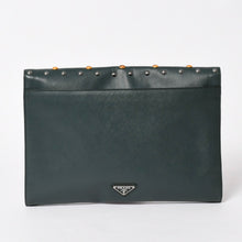 将图片加载到图库查看器，PRADA プラダ クラッチバッグ スタッズ ラインストーン サフィアーノレザー トライアングルロゴ ダークグリーン 美品 中古 4a005637