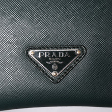 将图片加载到图库查看器，PRADA プラダ クラッチバッグ スタッズ ラインストーン サフィアーノレザー トライアングルロゴ ダークグリーン 美品 中古 4a005637