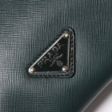 将图片加载到图库查看器，PRADA プラダ クラッチバッグ スタッズ ラインストーン サフィアーノレザー トライアングルロゴ ダークグリーン 美品 中古 4a005637
