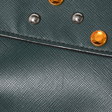 将图片加载到图库查看器，PRADA プラダ クラッチバッグ スタッズ ラインストーン サフィアーノレザー トライアングルロゴ ダークグリーン 美品 中古 4a005637