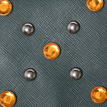 将图片加载到图库查看器，PRADA プラダ クラッチバッグ スタッズ ラインストーン サフィアーノレザー トライアングルロゴ ダークグリーン 美品 中古 4a005637