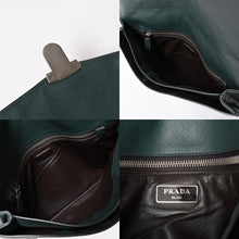 将图片加载到图库查看器，PRADA プラダ クラッチバッグ スタッズ ラインストーン サフィアーノレザー トライアングルロゴ ダークグリーン 美品 中古 4a005637