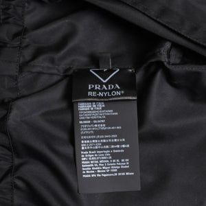 極美品 PRADA プラダ Re-Nylonトライアングルロゴ クロップド フード付き ジャケット ブラック サイズ36 シルバー金具 中古 4a005669