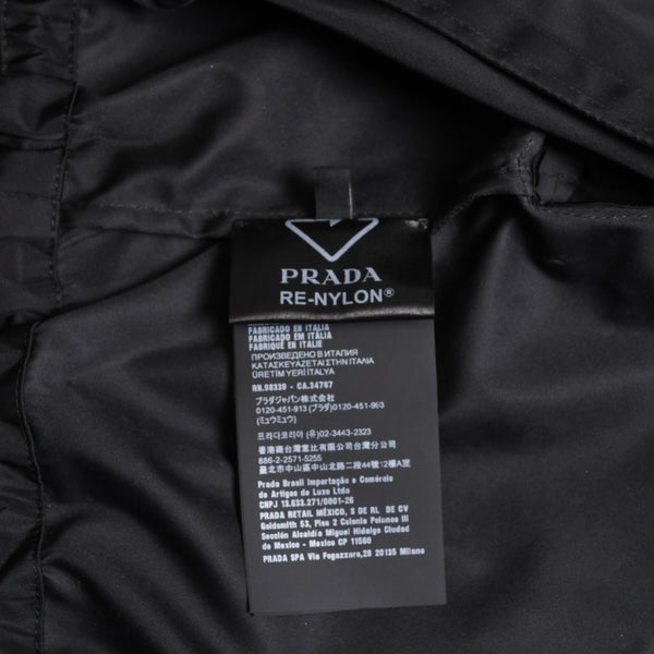 極美品 PRADA プラダ Re-Nylonトライアングルロゴ クロップド フード付き ジャケット ブラック サイズ36 シルバー金具 中古 4a005669