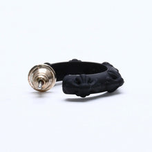 画像をギャラリービューアに読み込む, 新品未使用品 CHROME HEARTS クロムハーツ ラバー RUBBER HOOP CROSS SML クロスバンドフープシリコンピアス 重量0.69 ブラック 中古 4a005749