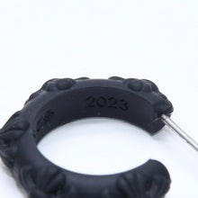 画像をギャラリービューアに読み込む, 新品未使用品 CHROME HEARTS クロムハーツ ラバー RUBBER HOOP CROSS SML クロスバンドフープシリコンピアス 重量0.69 ブラック 中古 4a005749