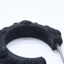 画像をギャラリービューアに読み込む, 新品未使用品 CHROME HEARTS クロムハーツ ラバー RUBBER HOOP CROSS SML クロスバンドフープシリコンピアス 重量0.71 ブラック 中古 4a005751