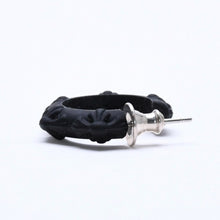 画像をギャラリービューアに読み込む, 新品未使用品 CHROME HEARTS クロムハーツ ラバー RUBBER HOOP CROSS SML クロスバンドフープシリコンピアス 重量0.71 ブラック 中古 4a005748