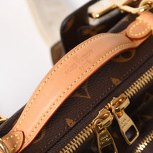 将图片加载到图库查看器，極美品 LOUIS VUITTON ルイヴィトン モノグラム ユーティリティ クロスボディ M80446 ショルダーバッグ ブラウン ゴールド金具 中古 4a005654
