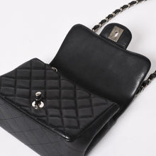 Load image into Gallery viewer, CHANEL シャネル ミニマトラッセ17 Sフラップ Sチェーンショルダーバッグ ココマーク キャビアスキン ブラック 美品 中古 4a005462