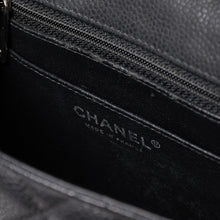 Load image into Gallery viewer, CHANEL シャネル ミニマトラッセ17 Sフラップ Sチェーンショルダーバッグ ココマーク キャビアスキン ブラック 美品 中古 4a005462