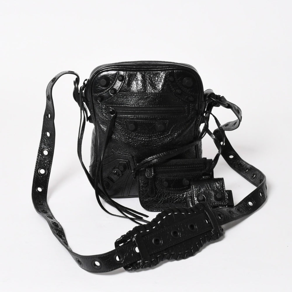 新品同様 BALENCIAGA バレンシアガ ル カゴール ショルダーバッグ ブラック ブラック 719065 現行 中古 4a005682