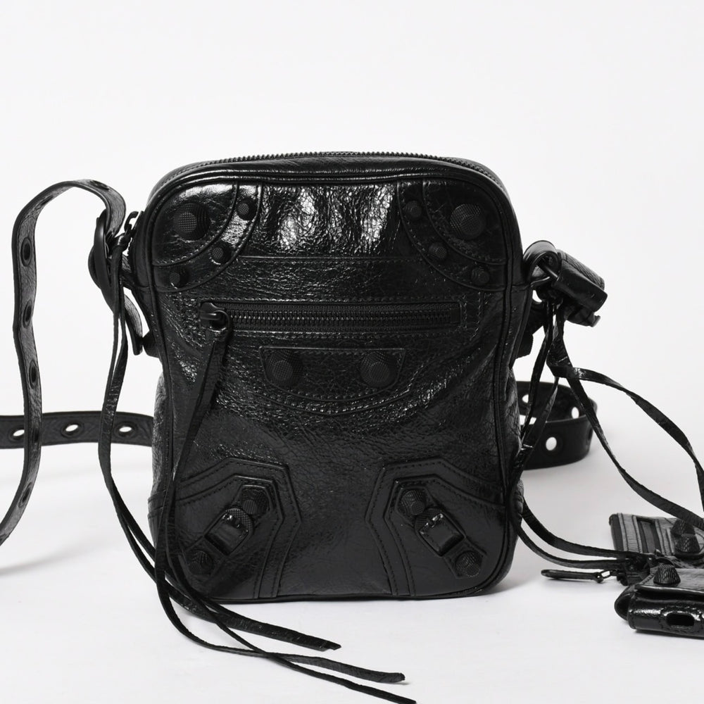 新品同様 BALENCIAGA バレンシアガ ル カゴール ショルダーバッグ ブラック ブラック 719065 現行 中古 4a005682