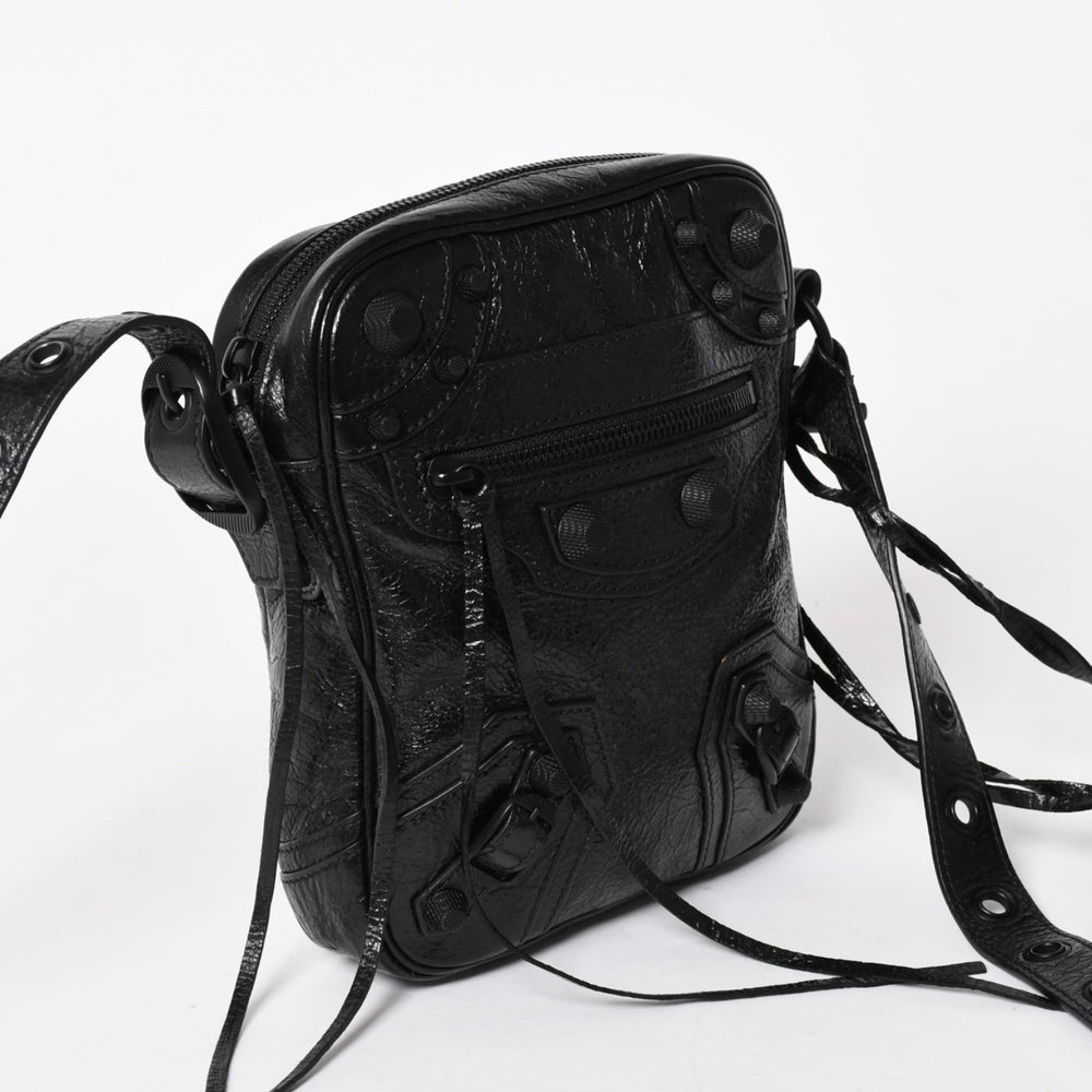 新品同様 BALENCIAGA バレンシアガ ル カゴール ショルダーバッグ ブラック ブラック 719065 現行 中古 4a005682