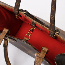 将图片加载到图库查看器，新品同様品 LOUIS VUITTON ルイヴィトン モノグラム ジャイアント リバース オンザゴーMM トートバッグ M45321 ブラウン 中古 4a005471