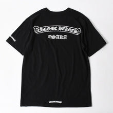 Load image into Gallery viewer, CHROME HEARTS クロムハーツ 大阪限定 ロゴ ポケットTシャツ 半袖 97729 コットン ブラック サイズL 美品 中古 4a005549