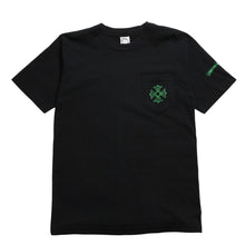 将图片加载到图库查看器中。 極美品 CHROME HEARTS クロムハーツ CHプラスプリント半袖ポケットTシャツ CHプラス オールドブロッククロス ブラック Mサイズ 中古 4a005763