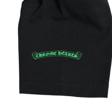 将图片加载到图库查看器中。 極美品 CHROME HEARTS クロムハーツ CHプラスプリント半袖ポケットTシャツ CHプラス オールドブロッククロス ブラック Mサイズ 中古 4a005763