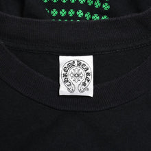 将图片加载到图库查看器中。 極美品 CHROME HEARTS クロムハーツ CHプラスプリント半袖ポケットTシャツ CHプラス オールドブロッククロス ブラック Mサイズ 中古 4a005763