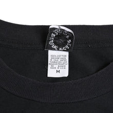 将图片加载到图库查看器中。 極美品 CHROME HEARTS クロムハーツ CHプラスプリント半袖ポケットTシャツ CHプラス オールドブロッククロス ブラック Mサイズ 中古 4a005763