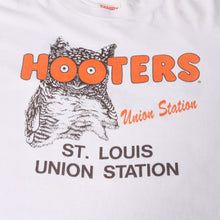 将图片加载到图库查看器中。 HOOTERS フーターズ VINTAGE ヴィンテージ 90's 半袖Tシャツ サイズL セントルイス ユニオン駅店 ホワイト 美品 中古 4a005855