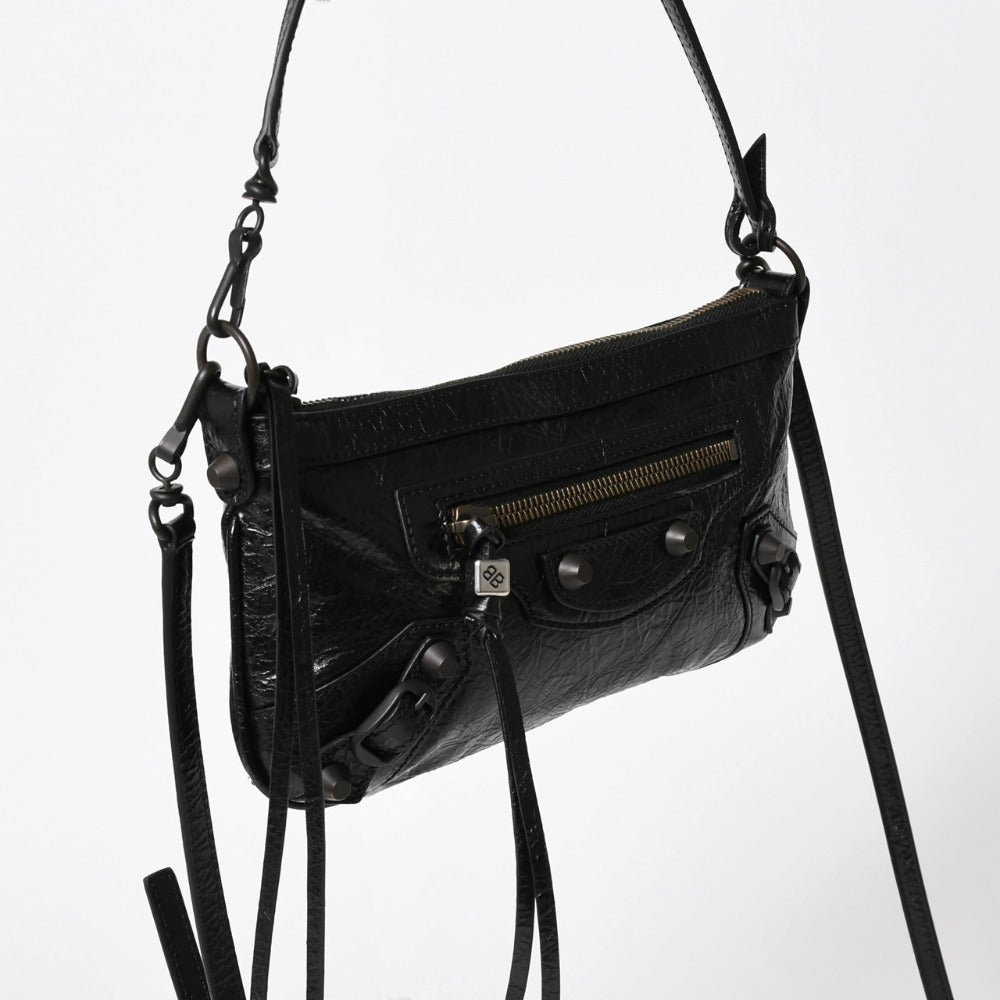 新品同様品 BALENCIAGA バレンシアガ Le City ポーチ ストラップ アリーナ ラムスキン ブラスハードウェア 863960 ブラック ブロンズ金具 中古 4a005787