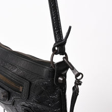 画像をギャラリービューアに読み込む, 新品同様品 BALENCIAGA バレンシアガ Le City ポーチ ストラップ アリーナ ラムスキン ブラスハードウェア 863960 ブラック ブロンズ金具 中古 4a005787