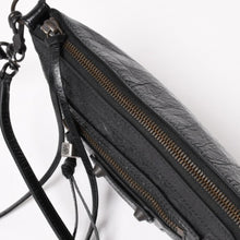 画像をギャラリービューアに読み込む, 新品同様品 BALENCIAGA バレンシアガ Le City ポーチ ストラップ アリーナ ラムスキン ブラスハードウェア 863960 ブラック ブロンズ金具 中古 4a005787