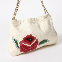 将图片加载到图库查看器中。 極美品 CHANEL シャネル ショルダーバッグ チェーンワンショルダーバッグ 花柄 ホワイト レッド グリーン ゴールド金具 8番台 ラムスキン 中古 4a005640