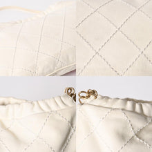 将图片加载到图库查看器中。 極美品 CHANEL シャネル ショルダーバッグ チェーンワンショルダーバッグ 花柄 ホワイト レッド グリーン ゴールド金具 8番台 ラムスキン 中古 4a005640