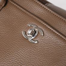 画像をギャラリービューアに読み込む, CHANEL シャネル エグゼクティブトート ミディアム トートバッグ A15206 18番台 ココマーク キャビアスキン ブラウン 美品 中古 4a005778