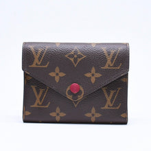 画像をギャラリービューアに読み込む, 極美品 LOUIS VUITTON ルイヴィトン ポルトフォイユ ヴィクトリーヌ M41938 三つ折り財布 モノグラム ブラウン フューシャ中古 4a005799